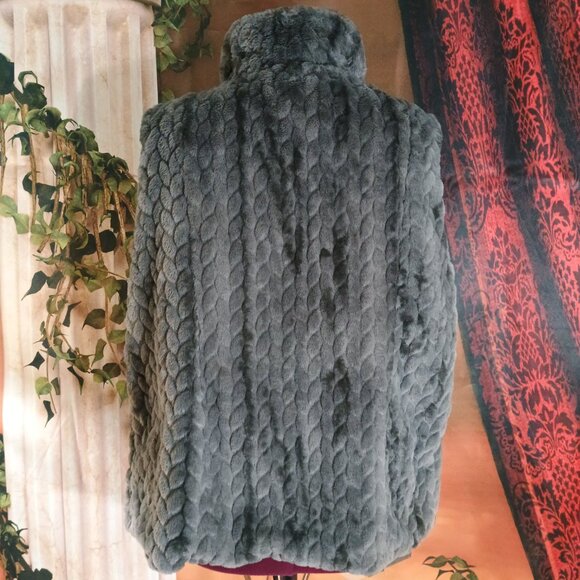 Catherine Malandrino Sze 1X Gray Faux Fur Zip Mock Neck Sleeveless Vest - Picture 2 of 7